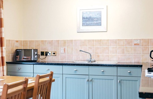 Eaton Mascott House | Beautiful villa for 4 people with WIFI, TV and pets allowed
