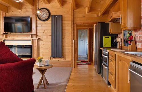 Craven Arms House | Beautiful villa for 2 people with WIFI, hot tub, TV and terrace