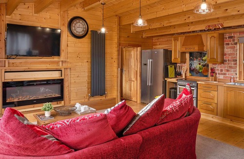 Craven Arms House | Beautiful villa for 2 people with WIFI, hot tub, TV and terrace