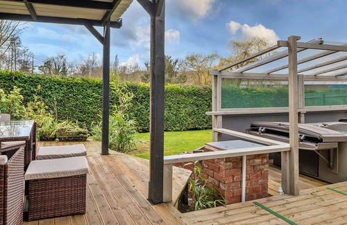Craven Arms House | Beautiful villa for 2 people with WIFI, hot tub, TV and terrace