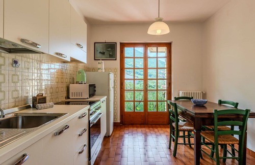 Malcesine Villa | Beautiful villa for 4 guests with WIFI, A/C, TV, patio and pets allowed