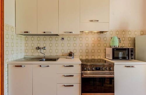 Malcesine Villa | Beautiful villa for 4 guests with WIFI, A/C, TV, patio and pets allowed