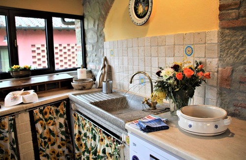 Montegonzi Villa | Beautiful villa for 4 guests with WIFI, pool, TV, patio, pets allowed, panoramic view and parking