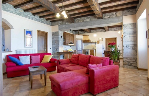 Caprignana Villa | Beautiful villa for 8 people with private pool, WIFI, TV and patio