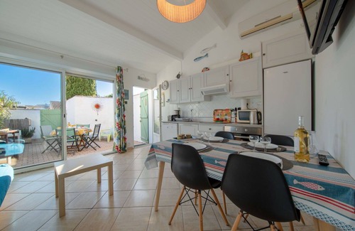 Le Grau-Du-Roi House | Beautiful villa for 4 guests with A/C, WIFI, TV and terrace