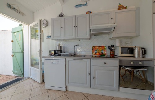 Le Grau-Du-Roi House | Beautiful villa for 4 guests with A/C, WIFI, TV and terrace