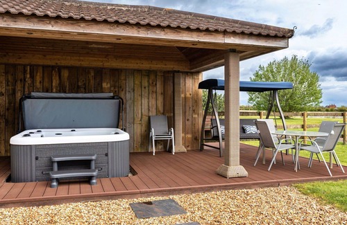 Lympsham House | Beautiful villa for 12 people with WIFI, hot tub, terrace and pets allowed