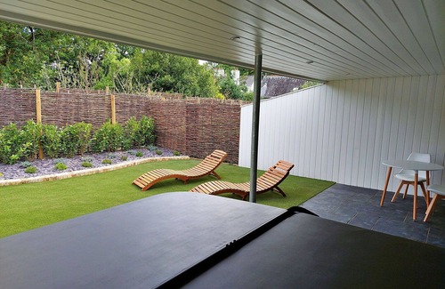 Liverton House | Beautiful villa for 2 people with WIFI, hot tub and parking