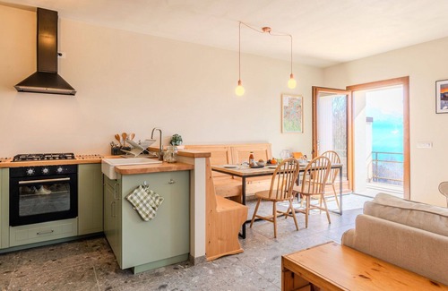 Peglio House | Beautiful villa for 5 guests with WIFI, TV and terrace