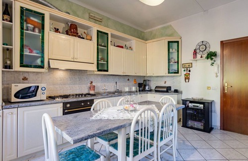 Porto Ceresio House | Beautiful villa for 7 guests with WIFI, TV and balcony