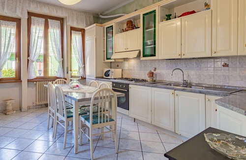 Porto Ceresio House | Beautiful villa for 7 guests with WIFI, TV and balcony