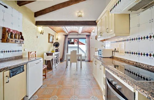 Fuengirola Villa | Beautiful Villa, Private Pool, 400 metres Beach, TV, WiFi, Sea Views, Air-con
