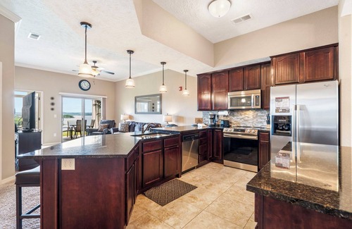 Table Rock Condo | Beautiful Walk-in Lake View Condo with HA Features Sunroom + Covered Patio