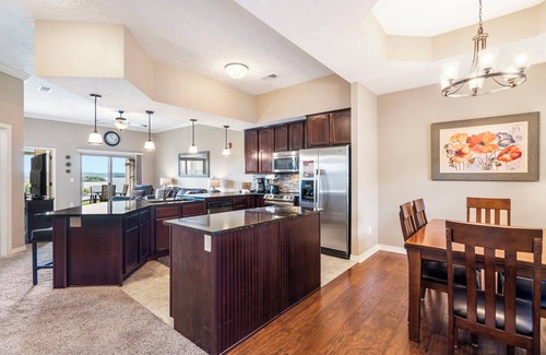 Table Rock Condo | Beautiful Walk-in Lake View Condo with HA Features Sunroom + Covered Patio