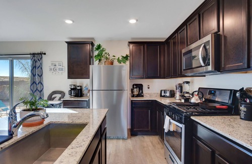 Tucson House | BEAUTIFUL Walking & Bike Trails, Mtn Views, 4-wheeler off-roading, pet friendly