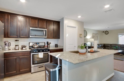 Tucson House | BEAUTIFUL Walking & Bike Trails, Mtn Views, 4-wheeler off-roading, pet friendly