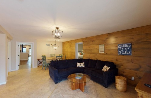 Kimberling City Cabin | Beautiful Waterfront Table Rock Lake Cabin - Sleeps 16, private dock