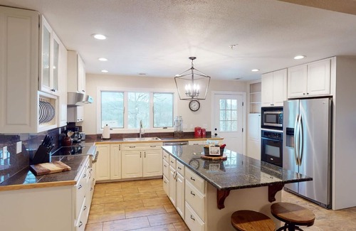 Kimberling City Cabin | Beautiful Waterfront Table Rock Lake Cabin - Sleeps 16, private dock