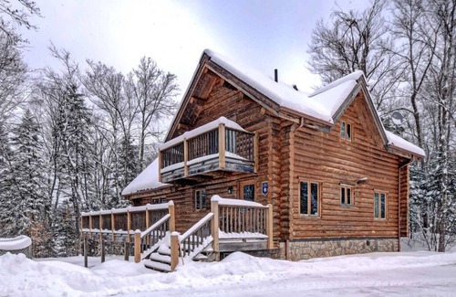Labelle Ski Chalet | Beautiful Waterfront Chalet
