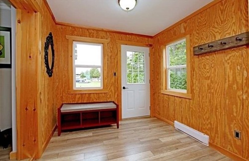 Ramara Cottage | Beautiful Waterfront Cottage - Boater's Paradise