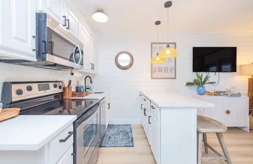 Isle of Palms Condo | Beautifully Appointed Completely Renovated Third Floor Ocean Front Condo!