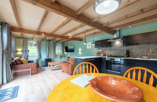 Bude Ski Chalet | Beautifully Appointed Chalet Ideally located 5 min walk from beach & town centre