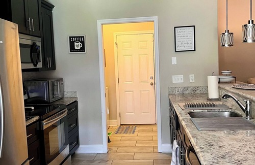 Tallahassee House | Beautifully decorated Tally House 2 miles from FSU campus!