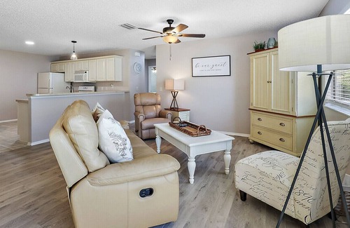 Liberty Park Villa | Beautifully Decorated and only 5 minutes from Lake Sumter Landing Square!