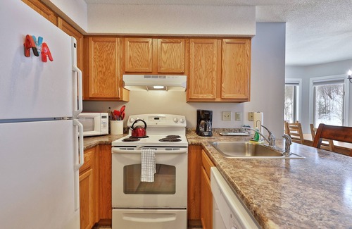 Killington Condo | Beautifully decorated 3 bedroom condo nestled on Pico Mountain Ski in Ski out G101