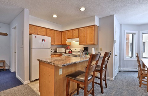Killington Condo | Beautifully decorated 3 bedroom condo nestled on Pico Mountain Ski in Ski out G101