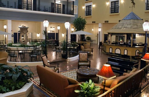 Lexington House | Beautifully Designed w/ Tranquil Ambiance!