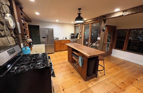 Hillsdale House | Beautifully eclectic Round House in the woods near Catamount