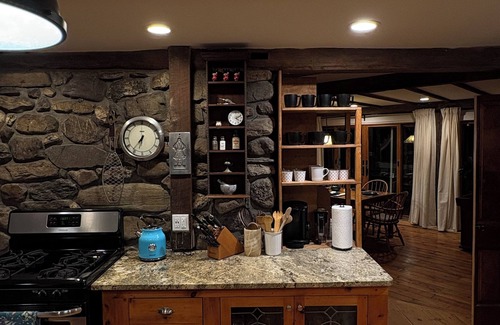 Hillsdale House | Beautifully eclectic Round House in the woods near Catamount