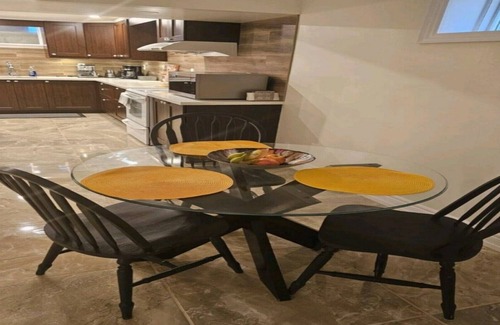 Whitby House | Beautifully Finished Apartment with Heated Floors and Pool Table