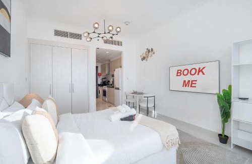 Dubai Apartment | Beautifully Furnished Studio with Skyline Views