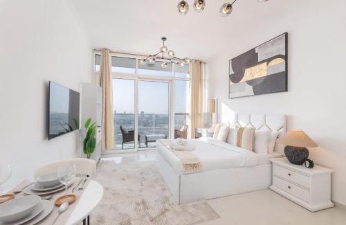 Dubai Apartment | Beautifully Furnished Studio with Skyline Views