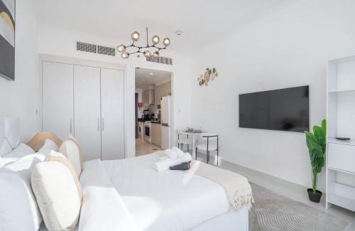 Dubai Apartment | Beautifully Furnished Studio with Skyline Views