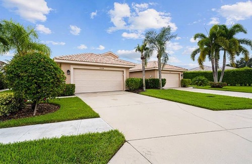 Caldecott Villa | Beautifully furnished, minutes to Downtown Naples, beaches, and Marco Island