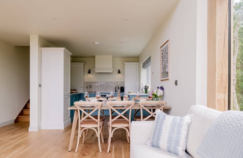 Quedgeley Cottage | Beautifully presented holiday home in the Cotswolds with amazing views - The Tractor Shed