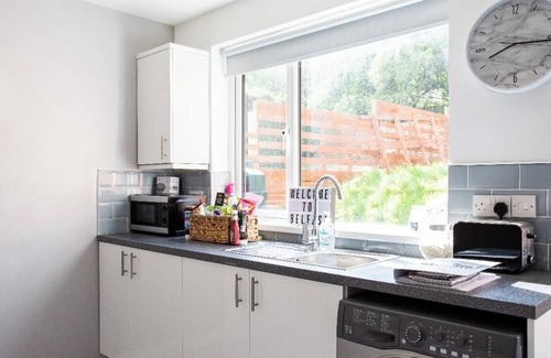 Belfast House | Beautifully Refurbished Belfast Home - WiFi/Parking/Close to Centre
