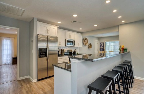 South Venice House | Beautifully Remodeled La Victoria -vacation home