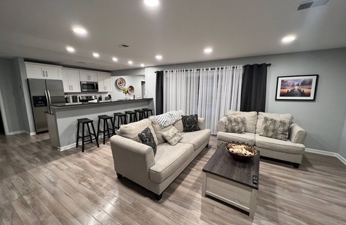 South Venice House | Beautifully Remodeled La Victoria -vacation home