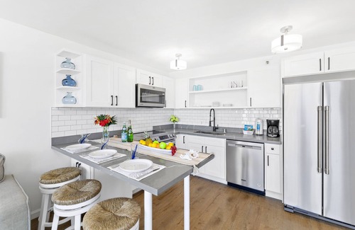 Waikiki Condo | Beautifully Remodeled Ocean View Condo + Parking