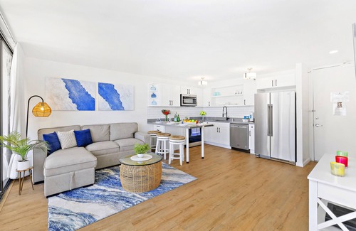 Waikiki Condo | Beautifully Remodeled Ocean View Condo + Parking
