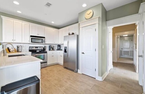 Jonestown Villa | Beautifully REMODELED villa in the hollows/lake Travis/quartz countertops, etc