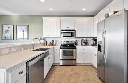 Jonestown Villa | Beautifully REMODELED villa in the hollows/lake Travis/quartz countertops, etc
