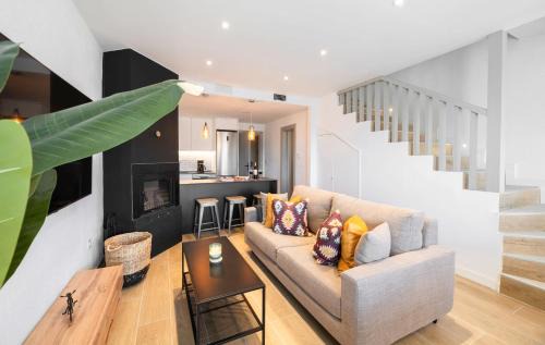 Pradollano Ski Chalet | Beautifully Renovated 4 Bedroom Apt + Kid's Room