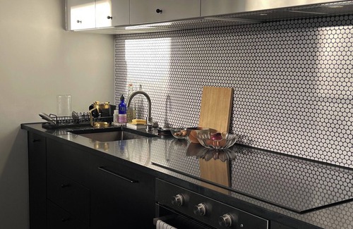 Brixton Apartment | Beautifully Renovated 1B/Studio Flat w Balcony, Brixton