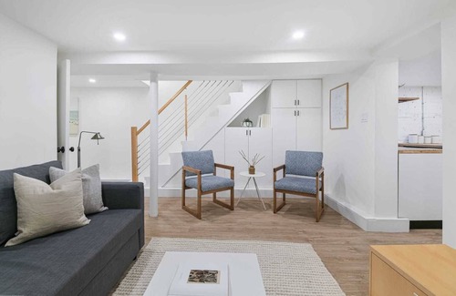 Little Italy Apartment | Beautifully renovated one-bedroom in Queen West!