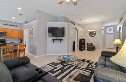 Windsor Palms House | Beautifully renovated four bedroom Villa in Gated Windsor Palms Resort